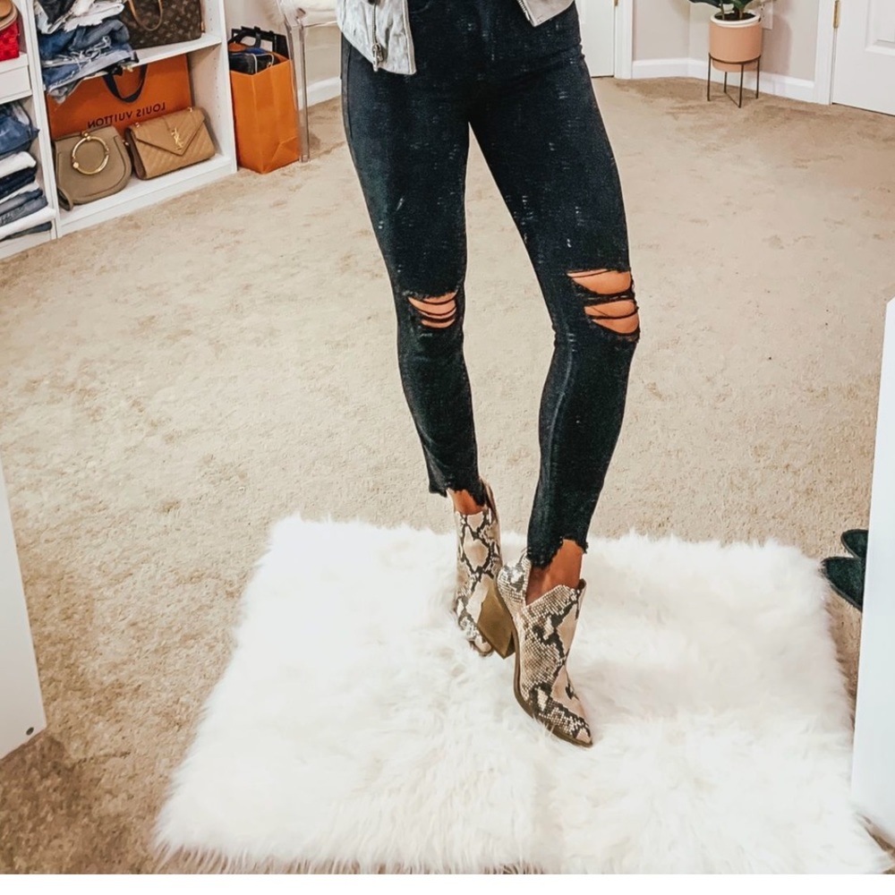 Vince Camuto Gigietta Bootie - Picture 8 of 9